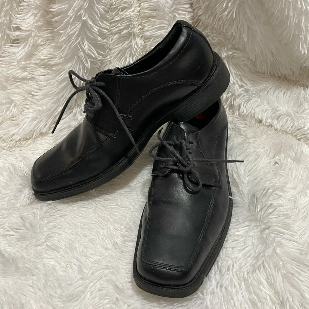 G.H. Bass & Co. Men's black square toe dress shoes size 9.5